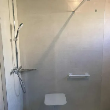  Pose d’une colonne de douche avec robinetterie thermostatique sur carrelage – rénovation de salle de bain